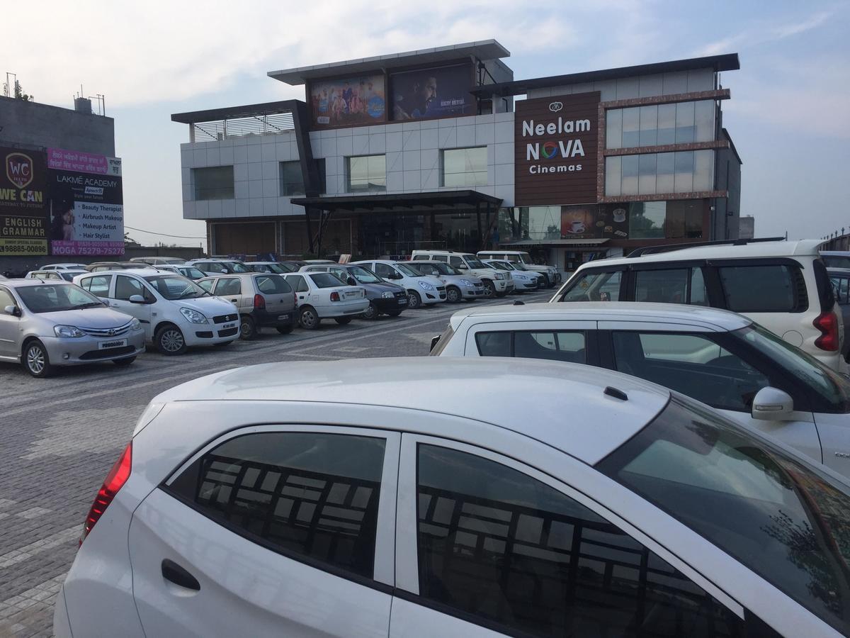 Hotel Neelam Moga Ludhijána Exteriér fotografie